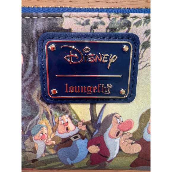 Loungefly Disney Snow White Scenes Zip Around Wallet Never Used Licensed Dwarves - Picture 2 of 5